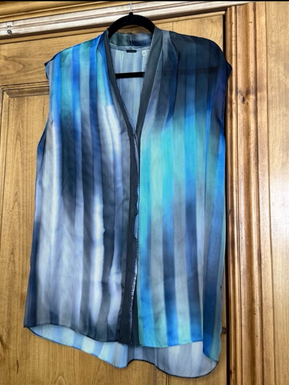 Elie Tahari 100% Silk Chiffon Sleeveless Blouse Blue Watercolor Ombre Size M